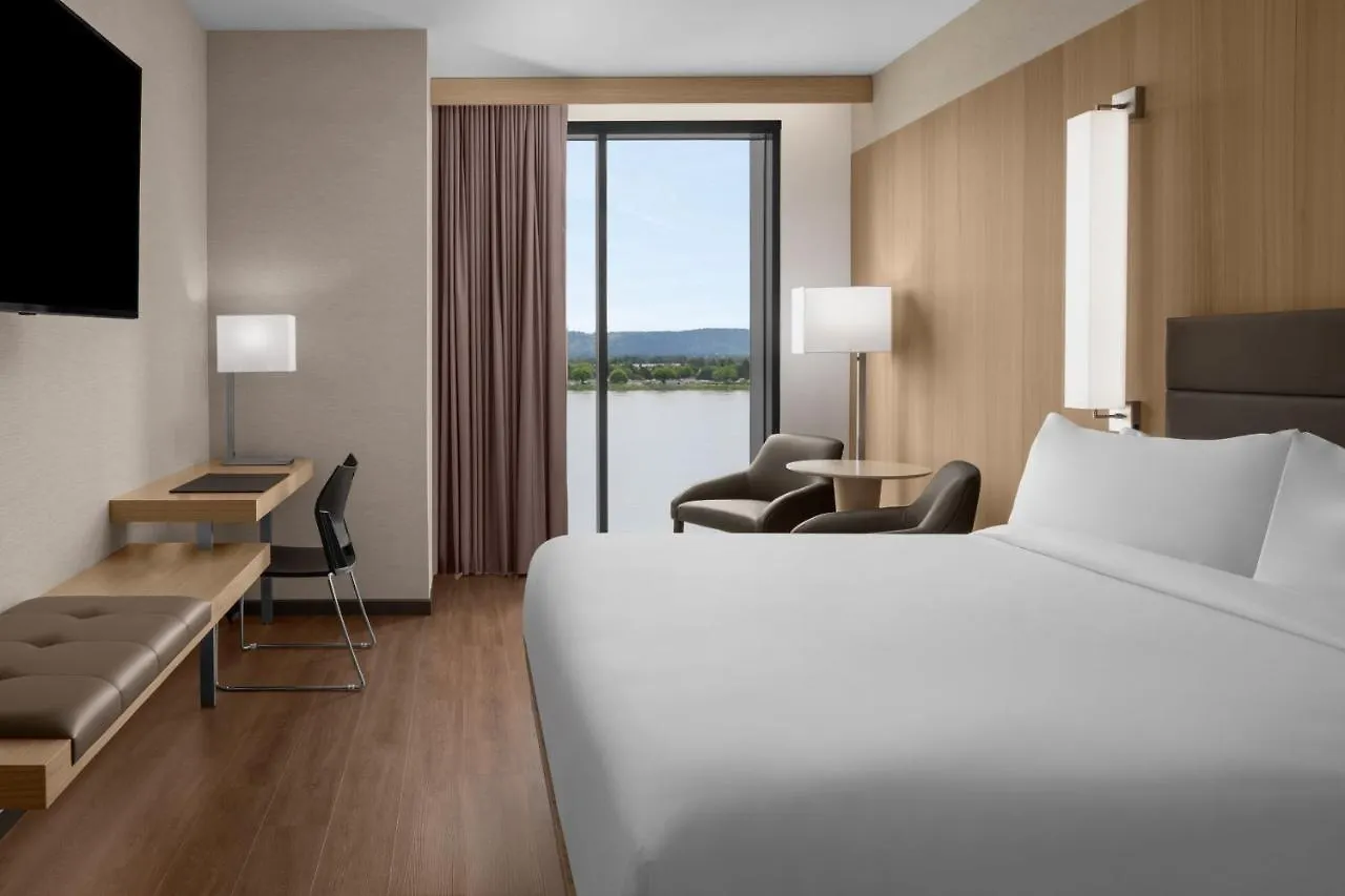 Ac Hotel By Marriott Vancouver Waterfront